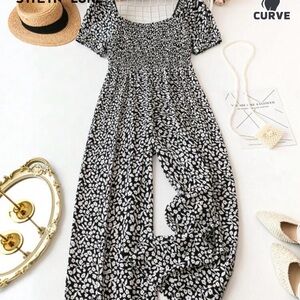 SHEIN Monochrome Floral Romper